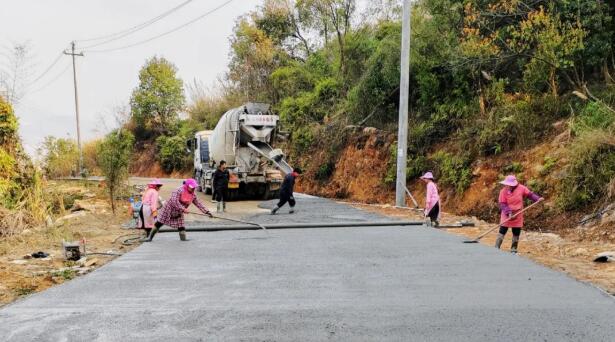 BOB半岛体育村民踊跃捐资！南安这条连接英都、东田两镇的道路大改造(图1)