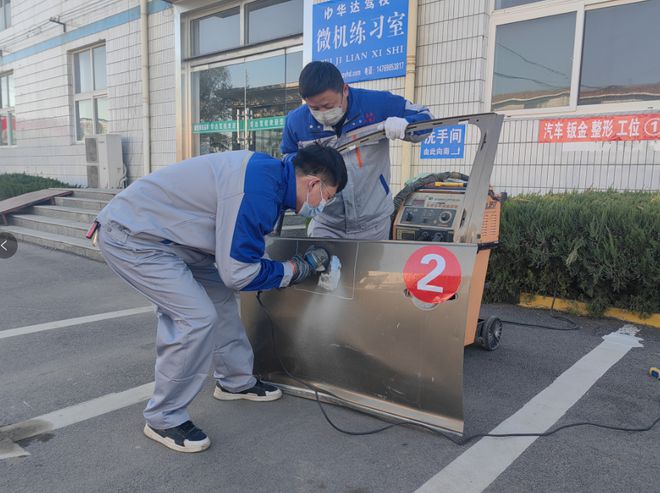 BOB半岛体育“华达杯”平原县第六届汽车维修技能大赛顺利完赛(图3)